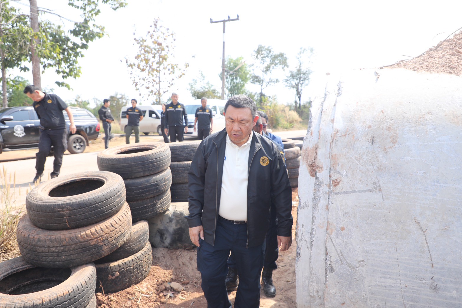 title - เลขาฯ ส.ป.ก. รุดให้กำลังใจพี่น้องเกษตรกรในเขตปฏิรูปที่ดินพื้นที่ชายแดนอุบลฯ ใกล้จุดสู้รบเพียง 7 กม.